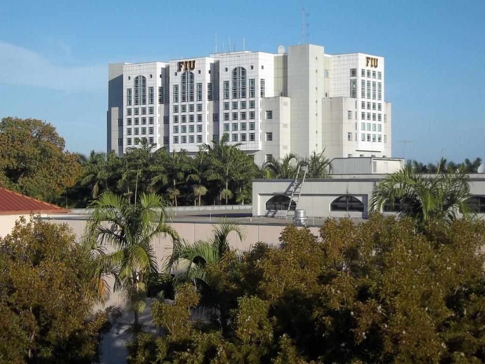 Готель Doubletree By Hilton Miami Doral Sweetwater Екстер'єр фото