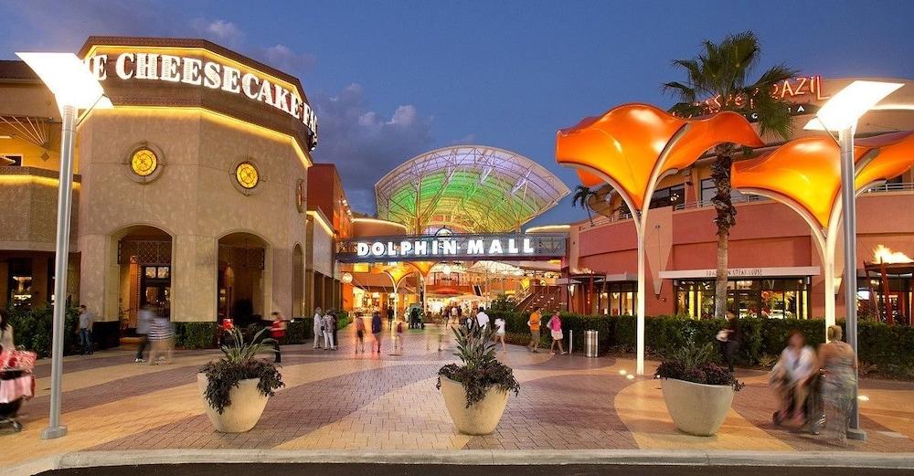 Готель Doubletree By Hilton Miami Doral Sweetwater Екстер'єр фото