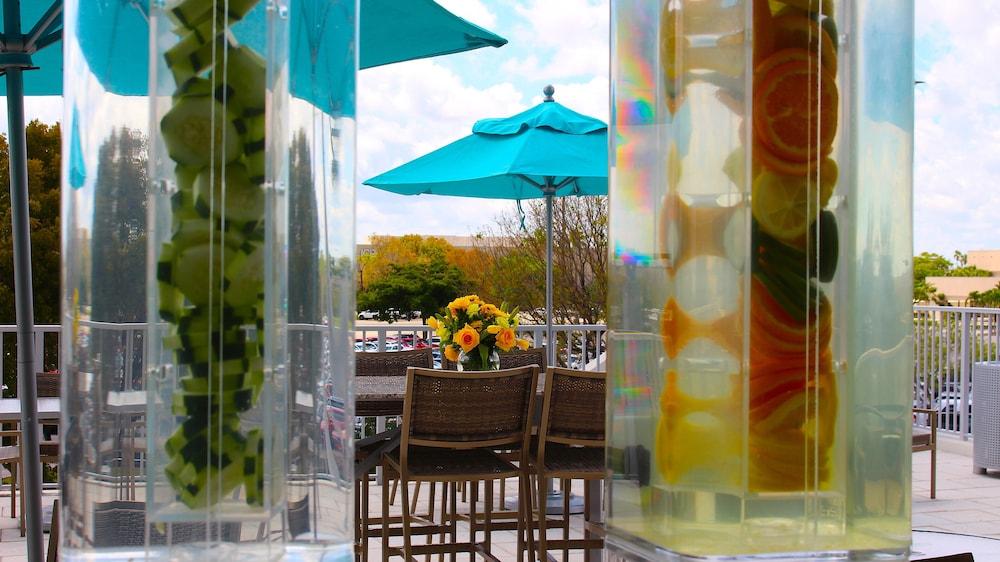 Готель Doubletree By Hilton Miami Doral Sweetwater Екстер'єр фото