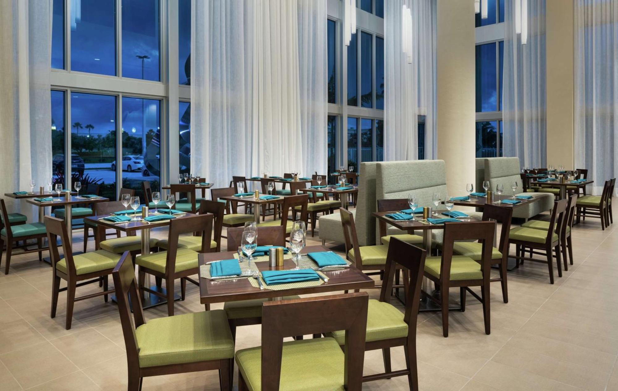Готель Doubletree By Hilton Miami Doral Sweetwater Екстер'єр фото