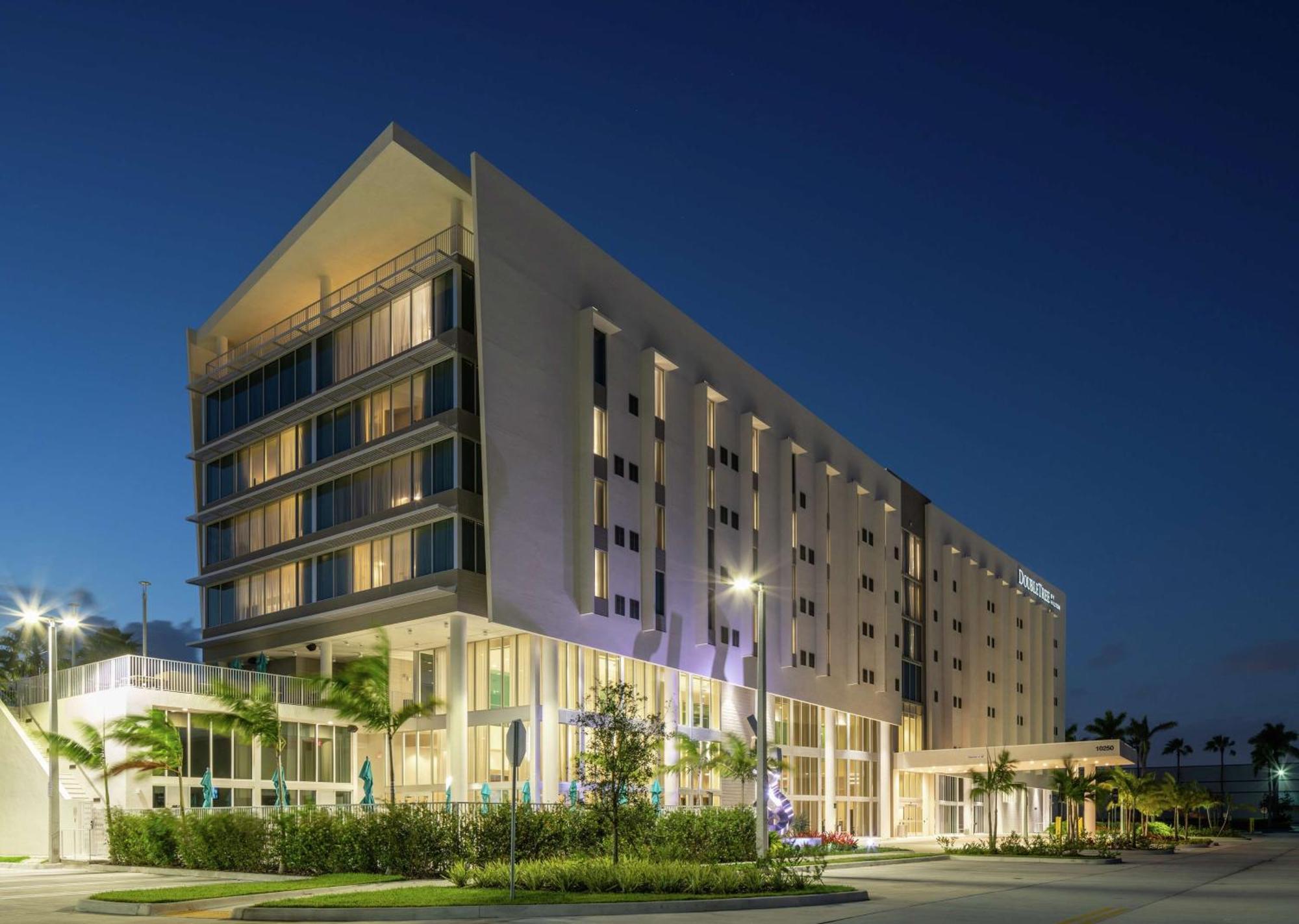 Готель Doubletree By Hilton Miami Doral Sweetwater Екстер'єр фото