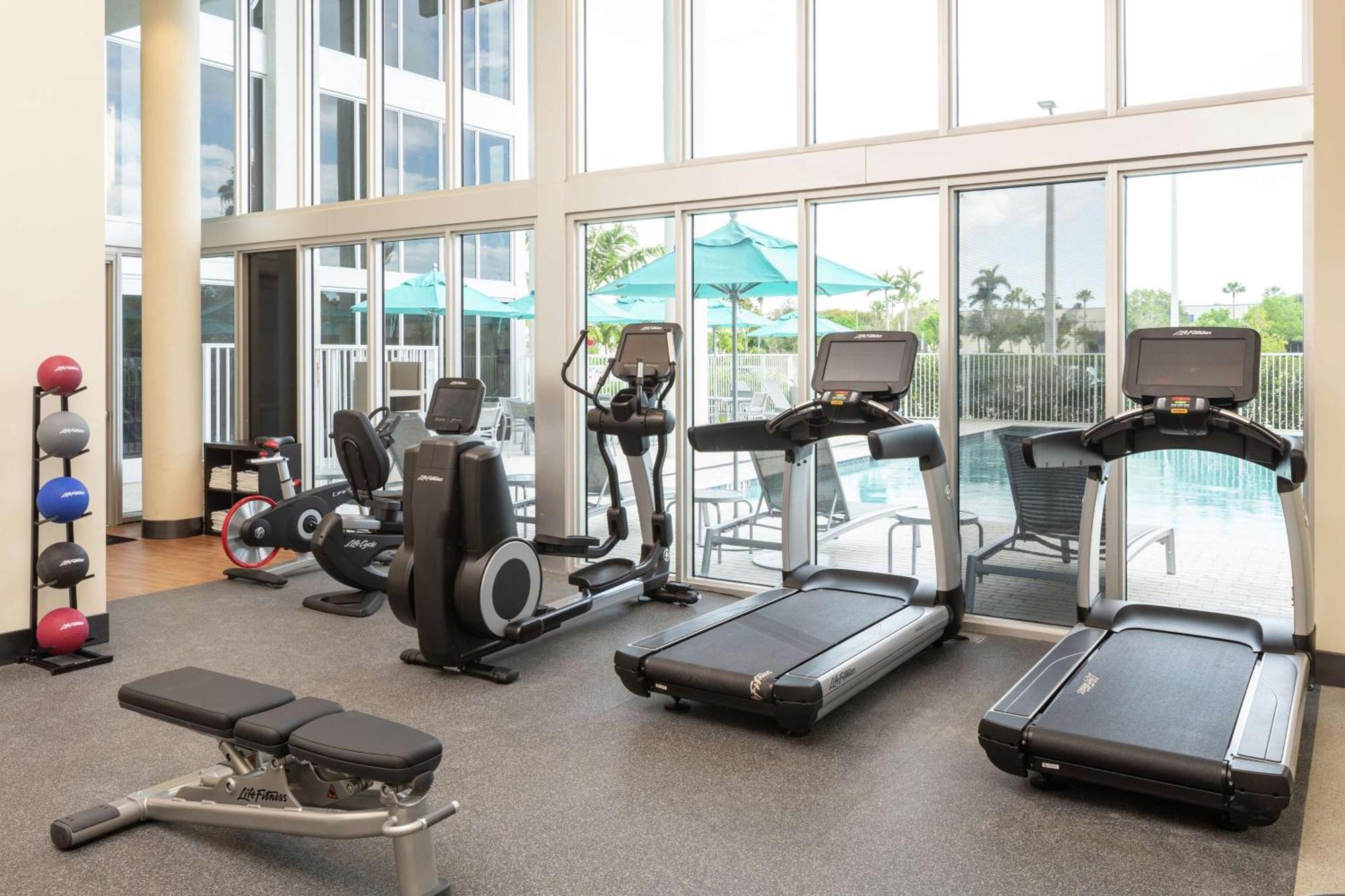 Готель Doubletree By Hilton Miami Doral Sweetwater Екстер'єр фото