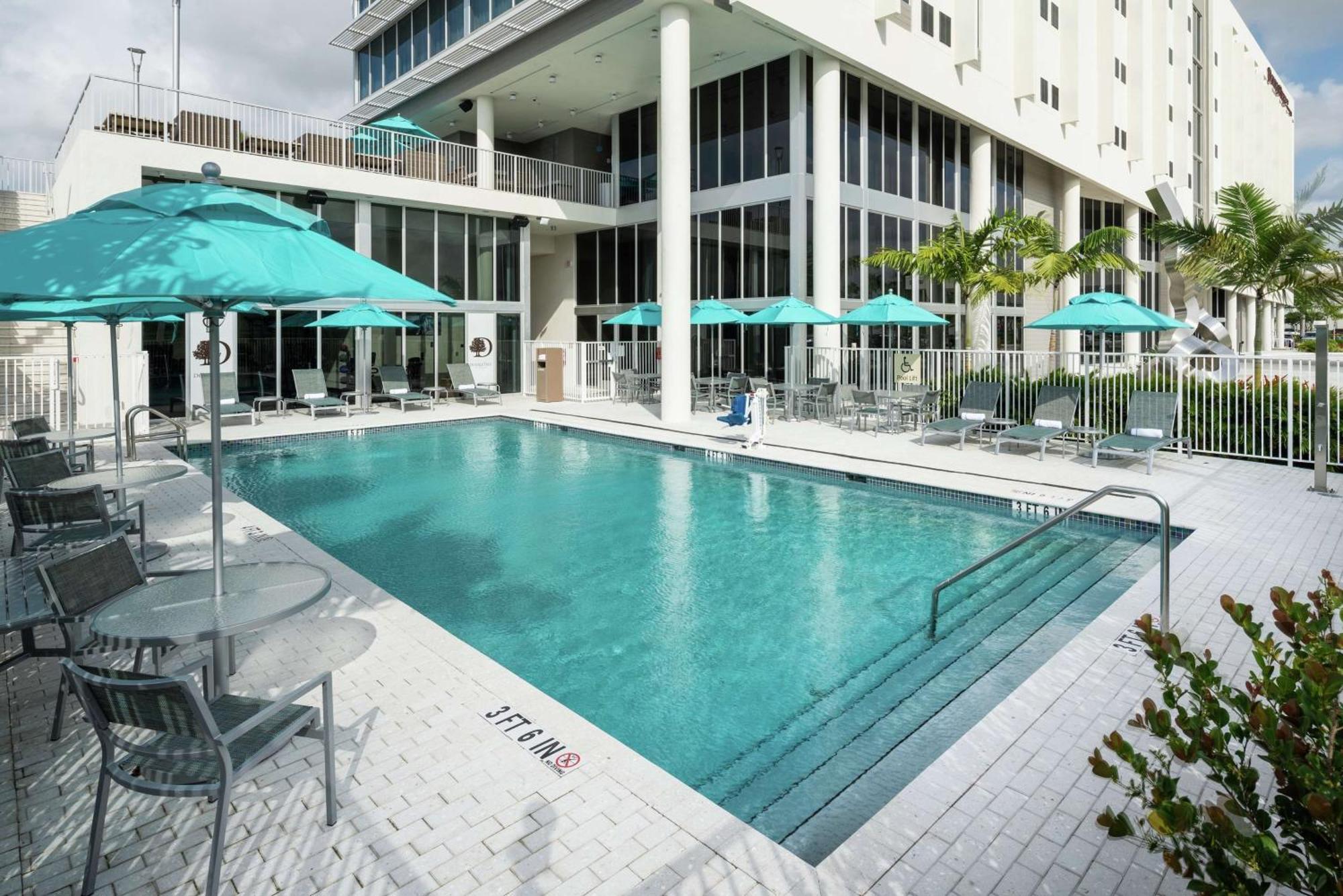 Готель Doubletree By Hilton Miami Doral Sweetwater Екстер'єр фото